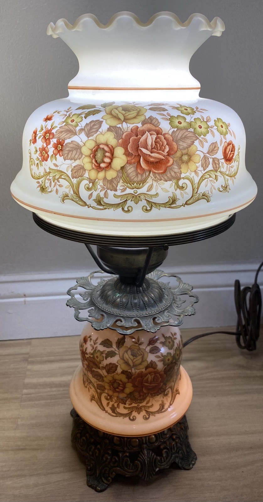 QUOIZEL 1973 Gone With The Wind Hurricane double Lamp-1960-3 1/4. QUOIZEL 1973 Gone With The Wind Hurricane double Lamp-1960-3 1/4.