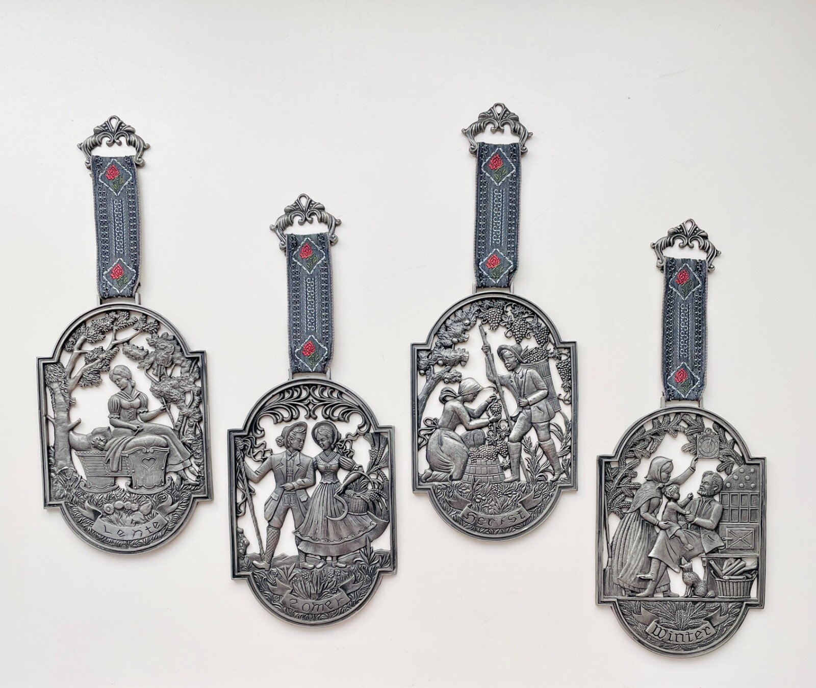DUTCH WORDS Pewter 4 SEASONS Zinn PLAQUES WALL DECOR Holland LENTE, ZOMER + DUTCH WORDS Pewter 4 SEASONS Zinn PLAQUES WALL DECOR Holland LENTE, ZOMER +