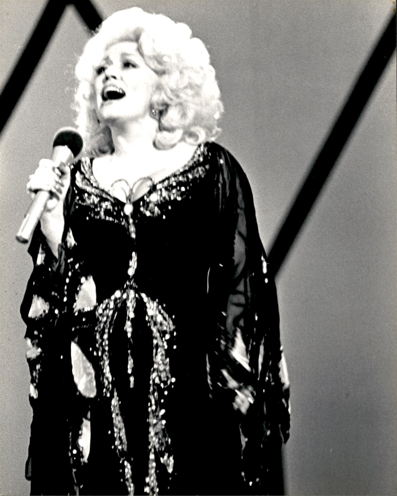 LMPE43 Original Photo DOLLY PARTON CONCERT IN 1970s BOB MACKIE BUTTERFLY DRESS