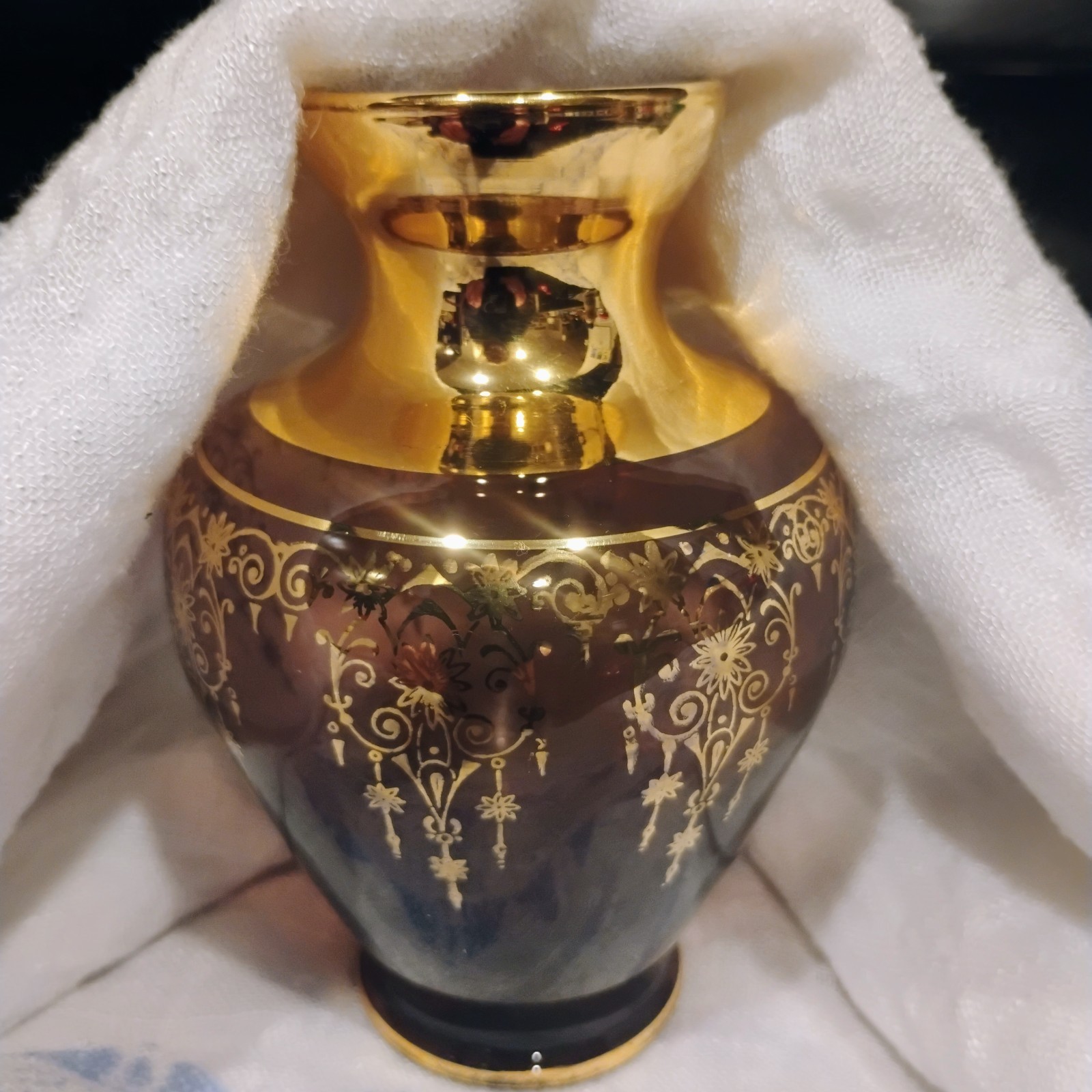 Vintage Vecchia Murano Gold & Amethyst floral scrolling detail vase