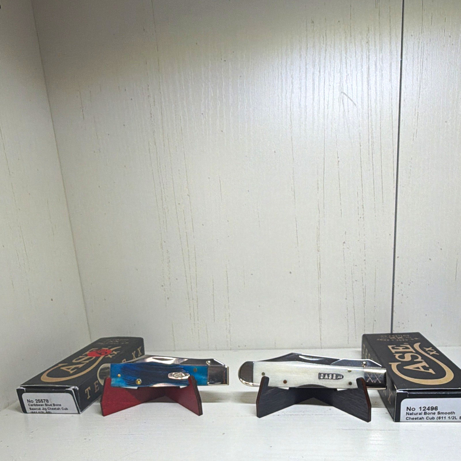 Case XX Cheetah Cub Lot of 2  Blue Bone saw cut jig & Natural Bone BNIB