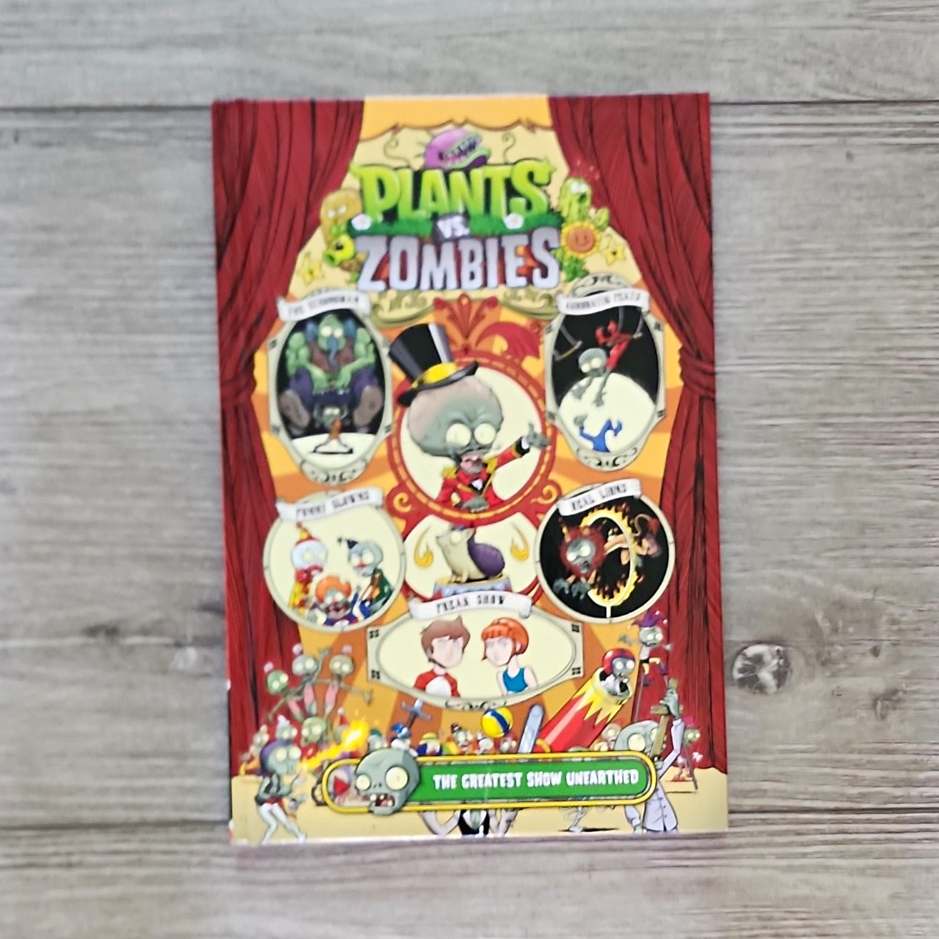 PopCap Plants vs. Zombies: The Greatest Show Unearthed Hardcover Color
