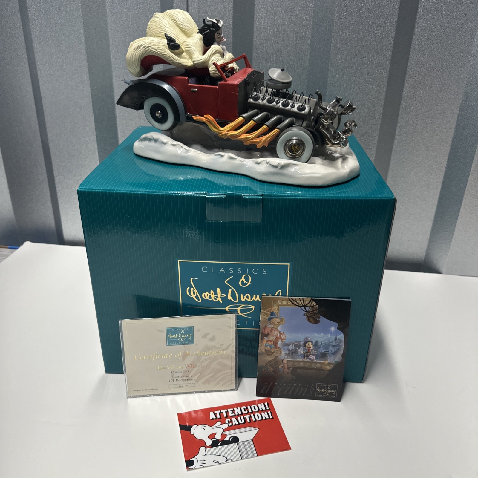 WDCC De Vil On Wheels /500 101 Dalmatians Villain Cruella De Vil Signed