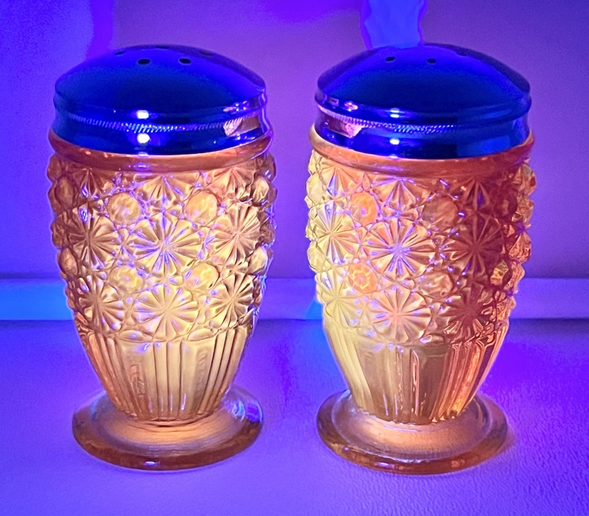 Vintage Amberina Glass Salt & Pepper Shakers Glow Daisy Pattern L.E. Smith? MCM