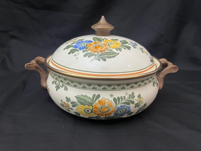 VTG Villeroy & Boch Amsterdam Enamel Floral 8.5 VTG Villeroy & Boch Amsterdam Enamel Floral 8.5