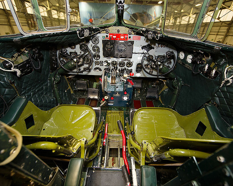 BBMF DOUGLAS DAKOTA ZA947 COCKPIT VIEW 8x10 GLOSSY PHOTO PRINT