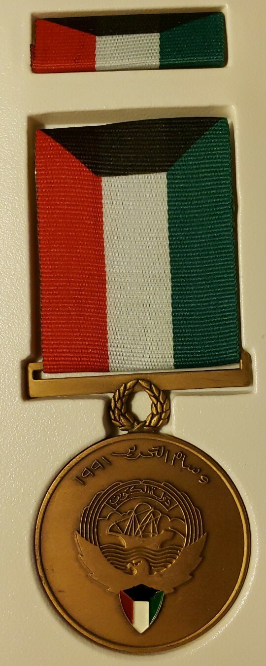 Vintage 1991 Liberation of Kuwait Medal Iraq Gulf War Desert Storm Military Army