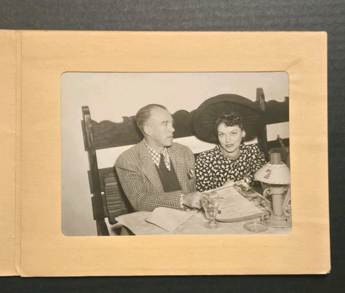 1940s Bienvenido's Los Angeles Souvenir Photo Earl Moran, Wife