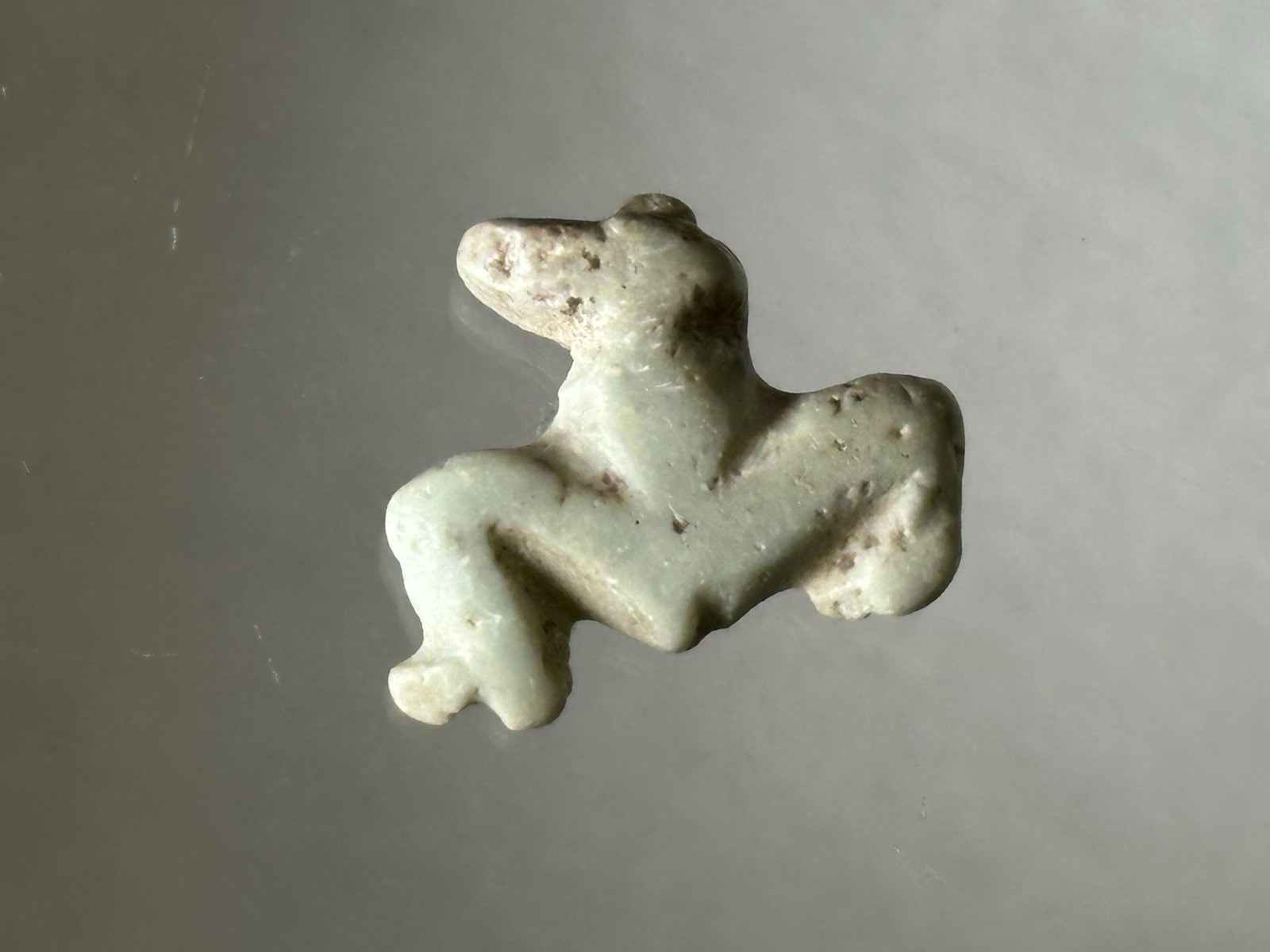 RARE ANASAZI HOHOKAM MIMBRES ANIMAL FROG EFFIGY STONE PENDANT BEAD, NEW MEXICO