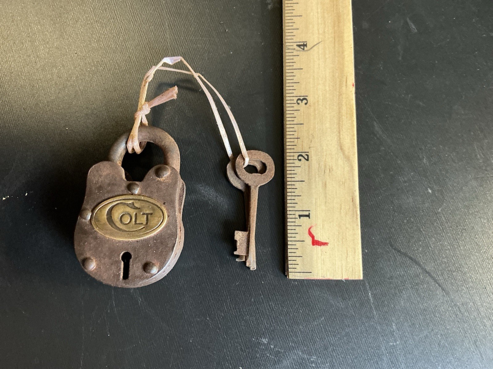 REPO.Colt Gate Lock W/ 2 Keys & Antique Look Finish Brass Tag W/ Colt Logo REPO.Colt Gate Lock W/ 2 Keys & Antique Look Finish Brass Tag W/ Colt Logo