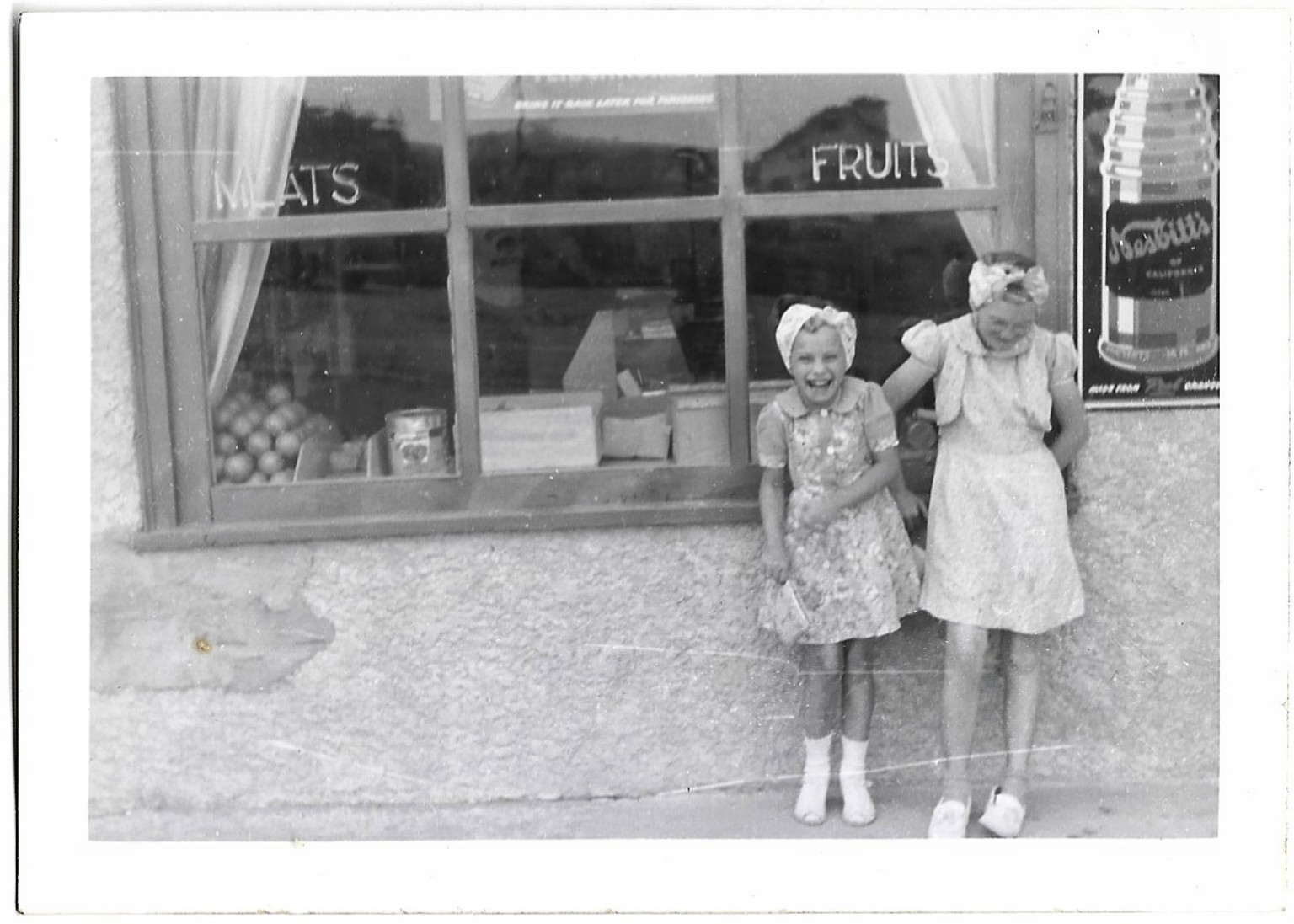 NESBITT\'S SODA SIGN Vintage Old Photo Little Girls SCENIC SOUTH DAKOTA Grocery