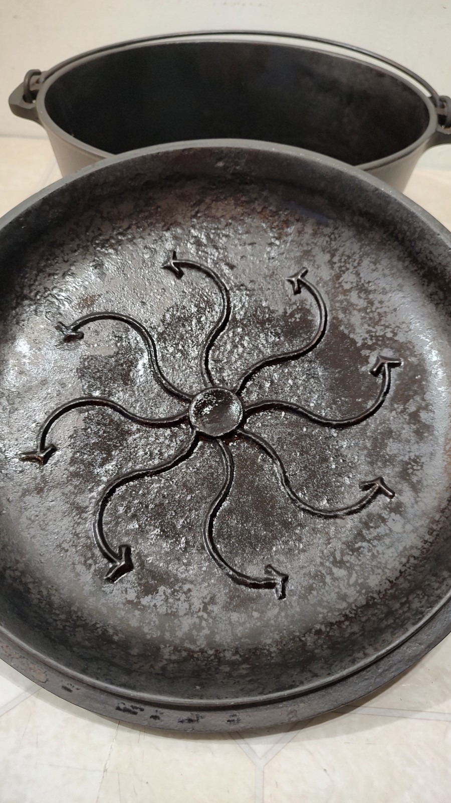 VTG Ozark #8 Crescent Foundry Cast Iron 10