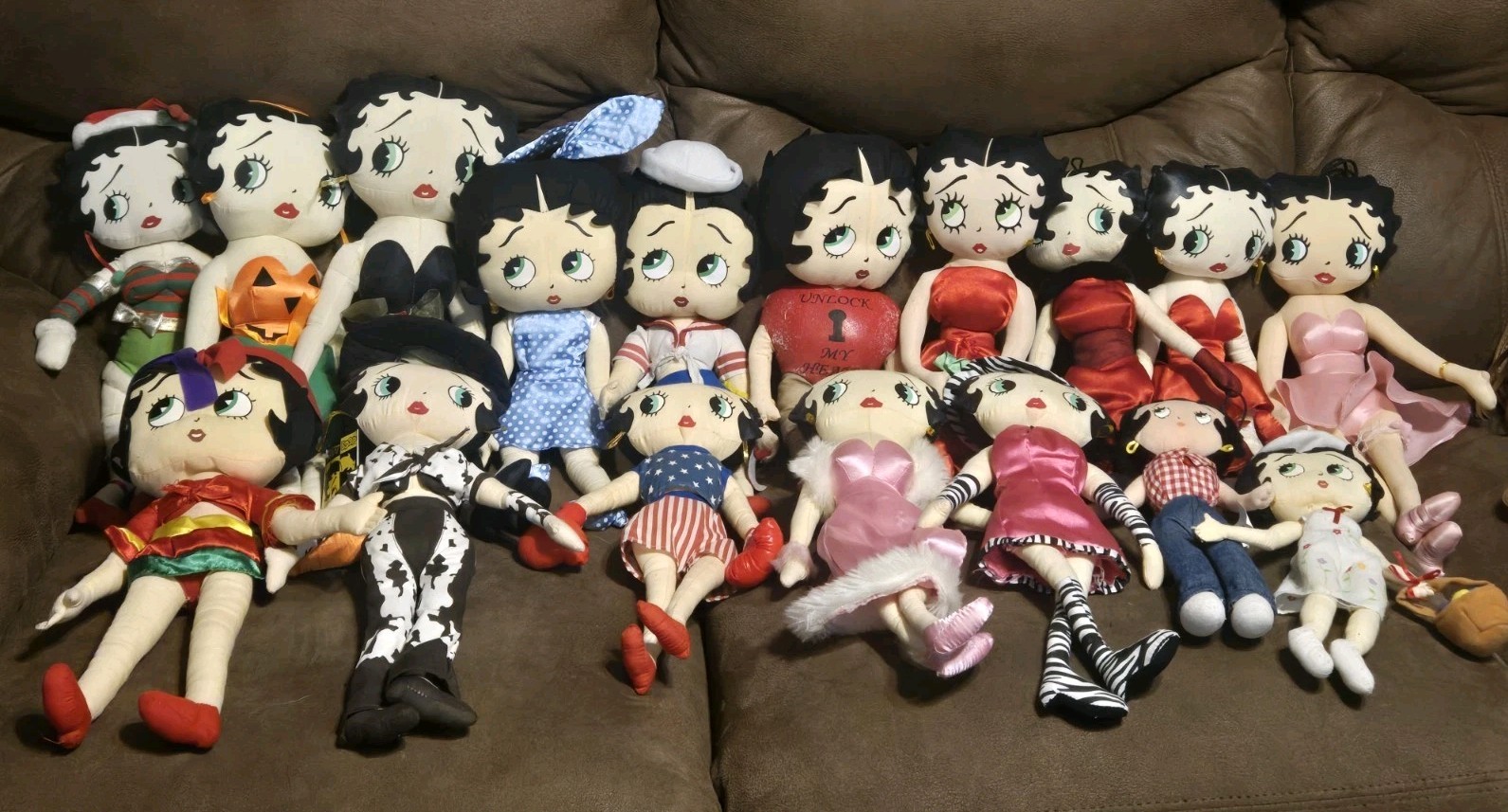 Lot Of 17 vintage Kellytoy Betty Boop cloth plush doll collection