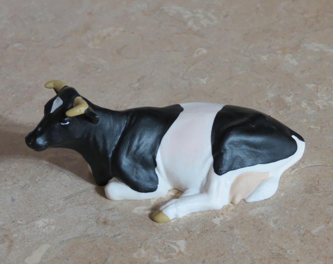 Vintage Schleich 13211 black white Laying Cow Retired milk dairy farm cattle toy Vintage Schleich 13211 black white Laying Cow Retired milk dairy farm cattle toy