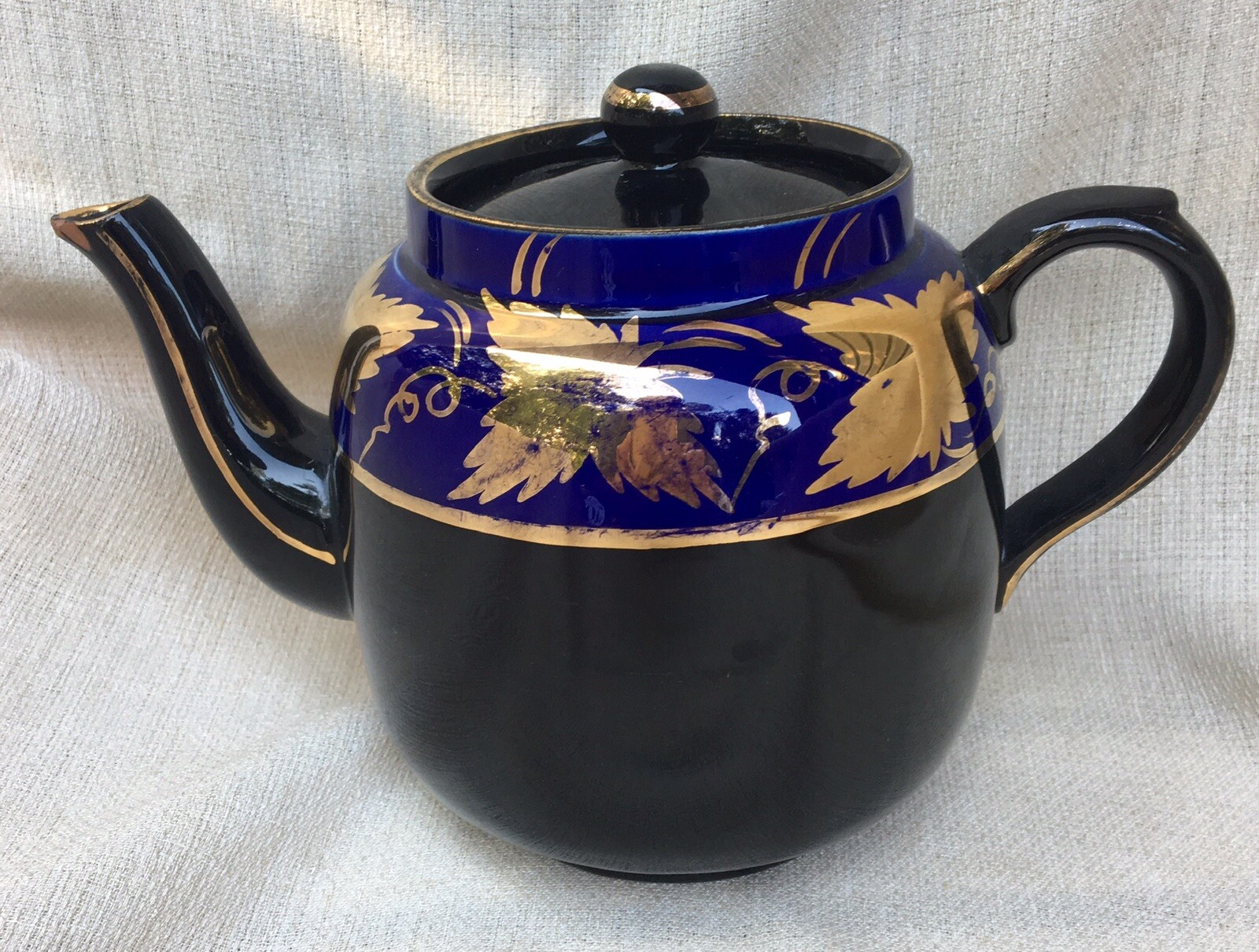 Price Bros Gold Leaf  5 Cup Teapot #825 Made In England