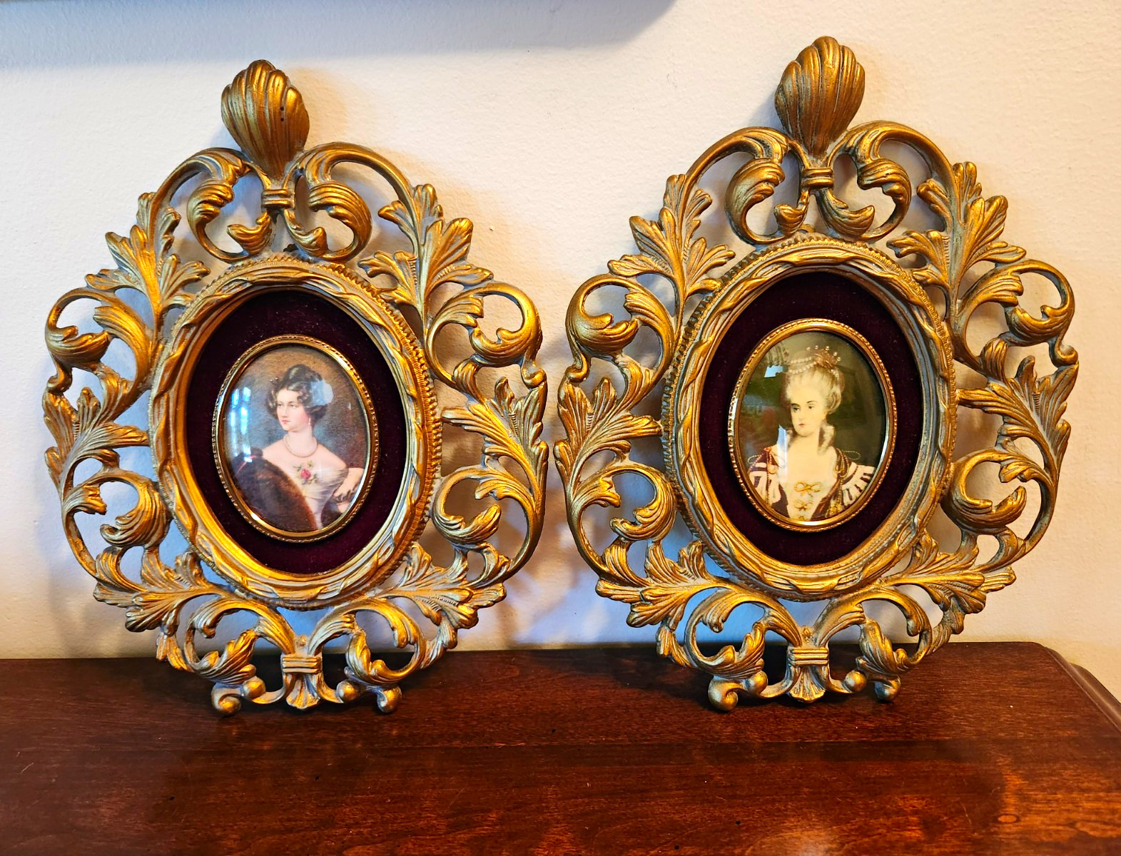 Vintage Cameo Creations Victorian Ornate Gold Oval Wall Photo Frames Set of 2