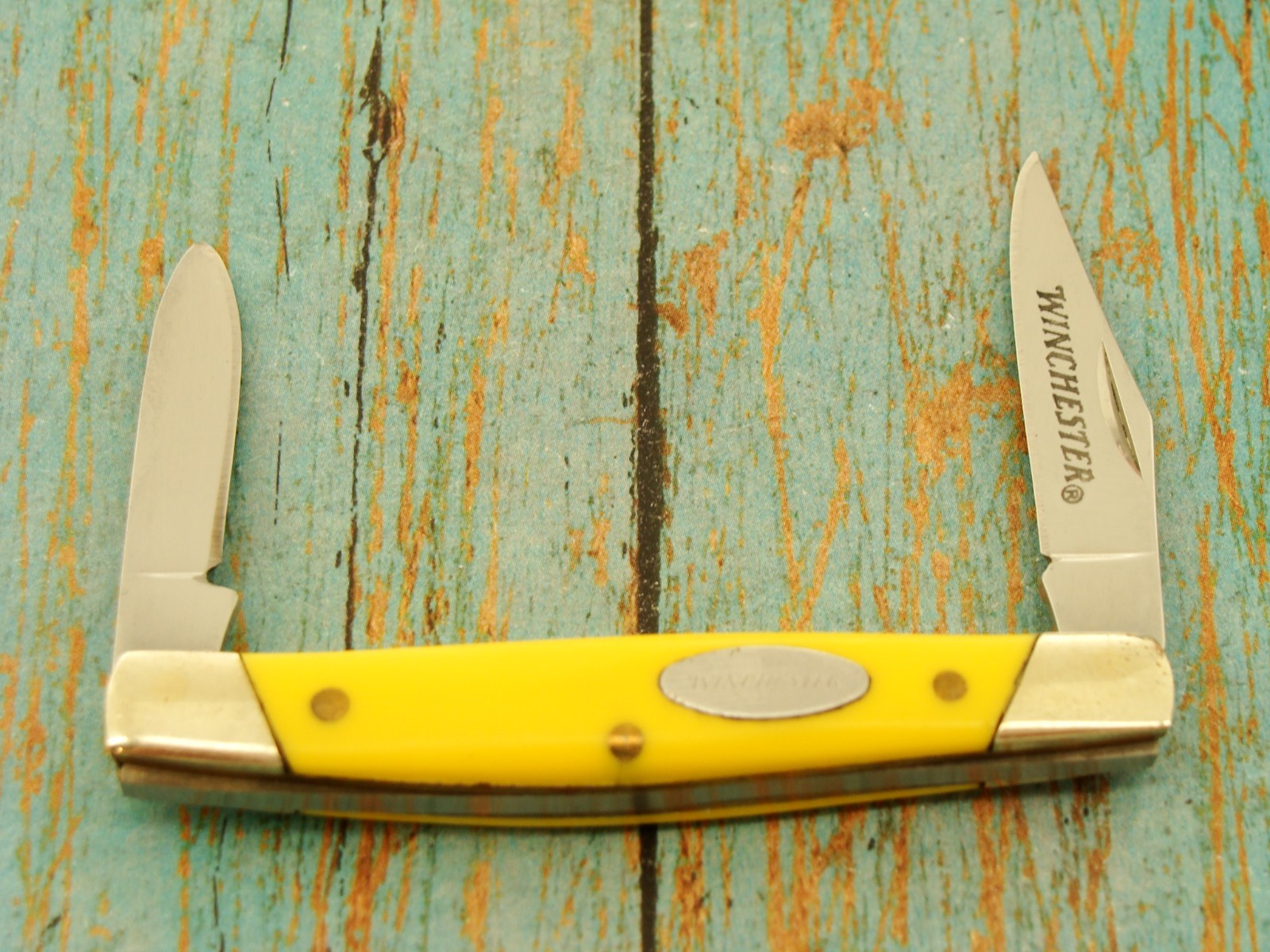 WINCHESTER YELLOW DELRIN  SLANT BOLSTER DOGLEG FOLDING POCKET KNIFE KNIVES TOOLS