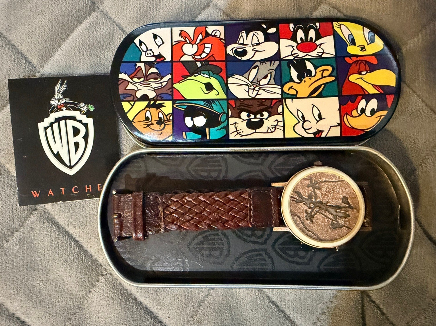 Vintage 1995 Fossil Wile E Coyote “Wile E Rock” Warner Bros Watch w/ Tin
