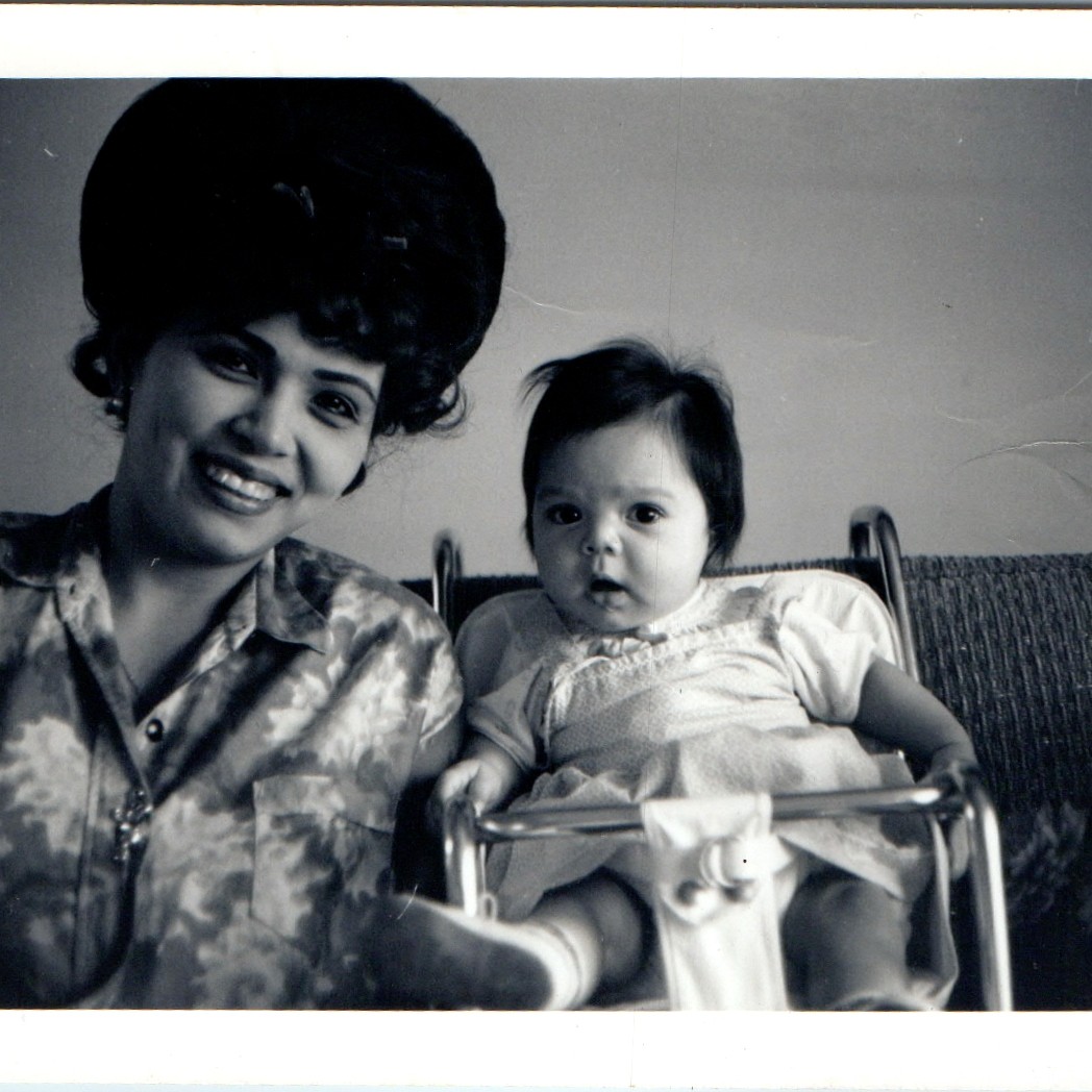 c1960s Cute Mother Baby Bouffant Hair Snapshot Photo High Chair Beehive Vtg 5\