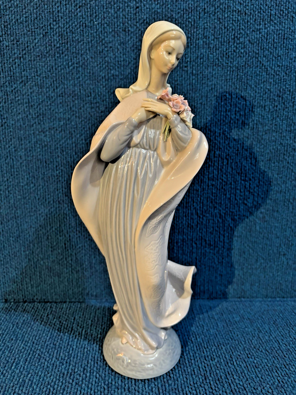 Lladro Our Lady with Flowers Porcelain Figurine 5171 Made in Spain 12.5