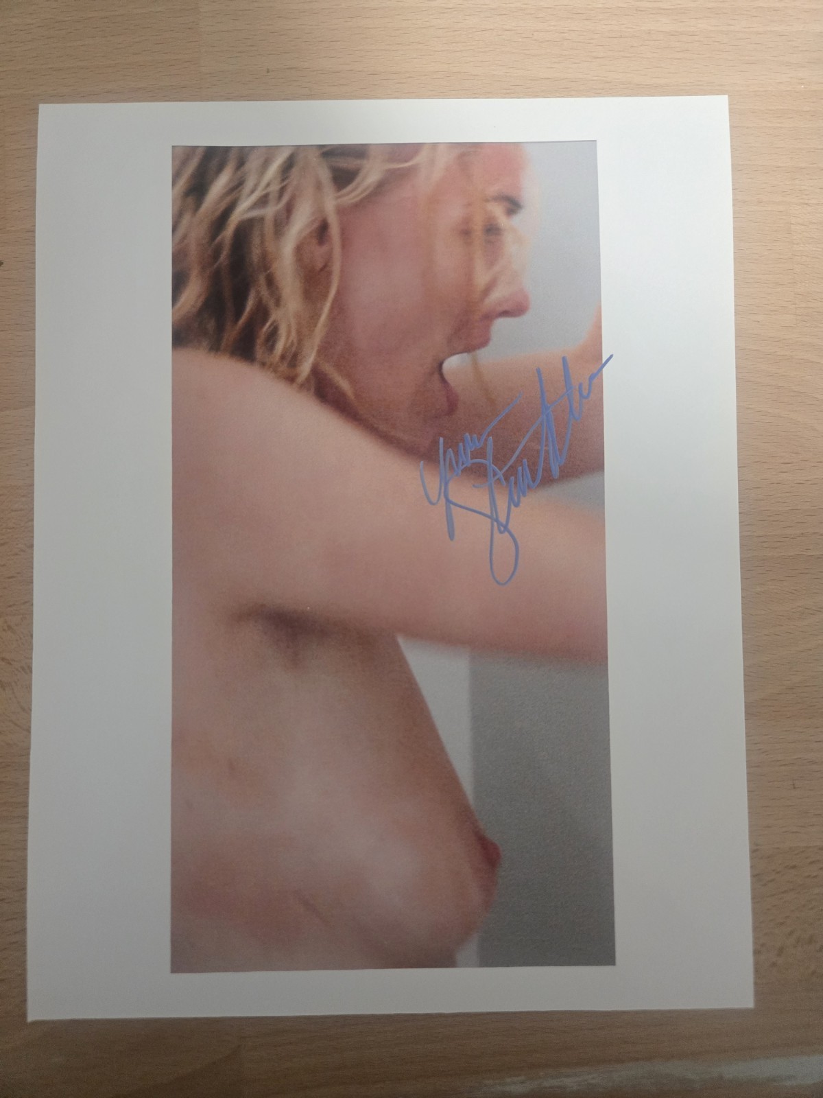Yvonne Strahovski Signed 8.5 By 11