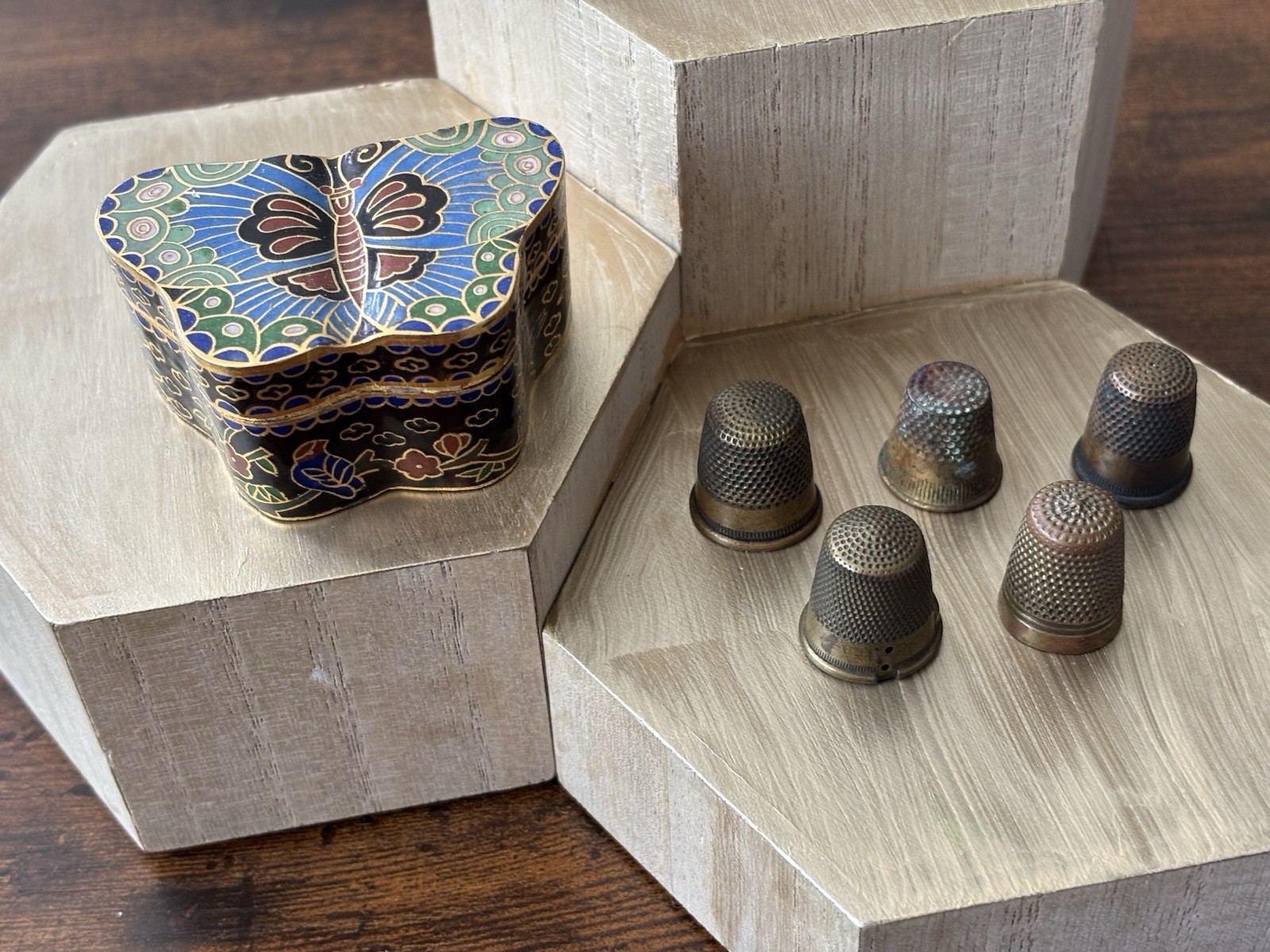 Vintage Antique Brass Sewing Thimble Lot (5) & Cloisonne Butterfly Box Set