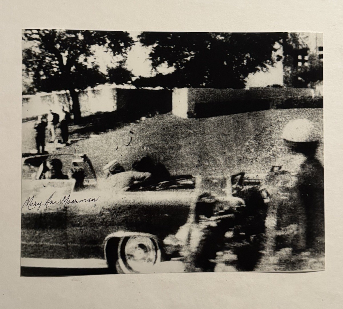 MARY ANN MOORMAN HAND SIGNED 8x10 PHOTO JFK ASSASSINATION AUTOGRAPHED RARE COA