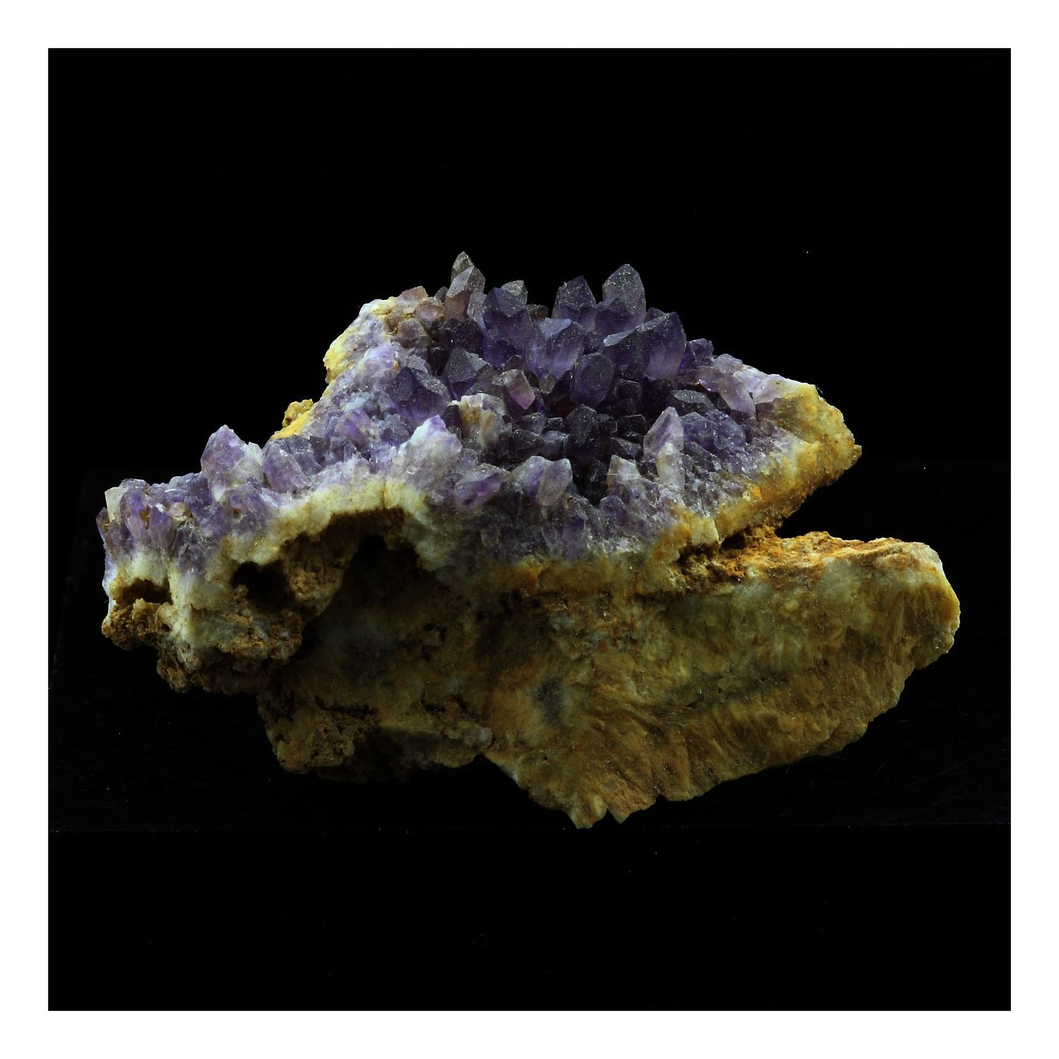 Stones And Minerals. Amethyst. 59.0 Ct. Cunlhat, Puy-De-Dôme, France.