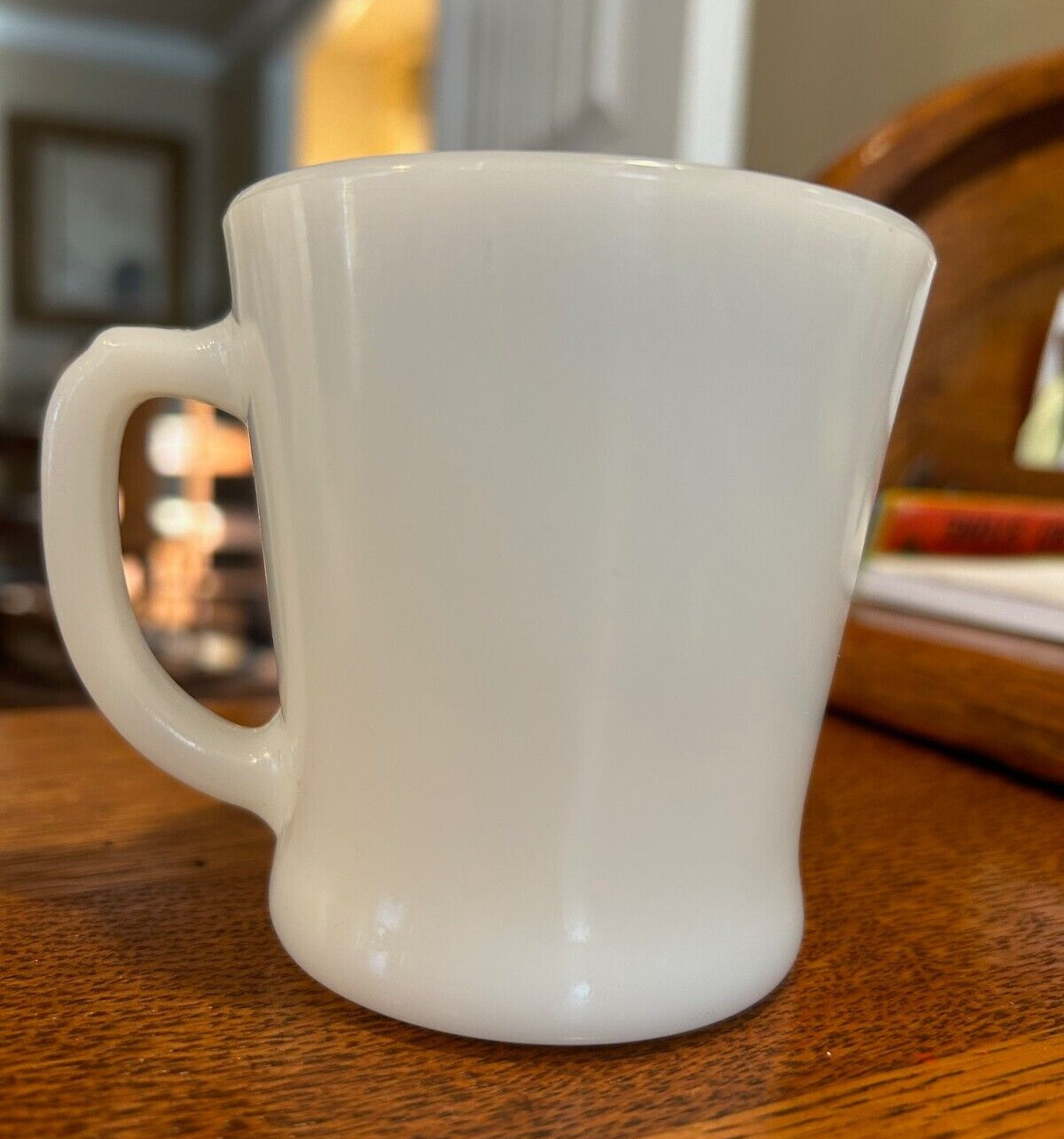 EXCELLENT VINTAGE ANCHOR HOCKING FIRE KING D HANDLED MILK GLASS COFFEE MUG