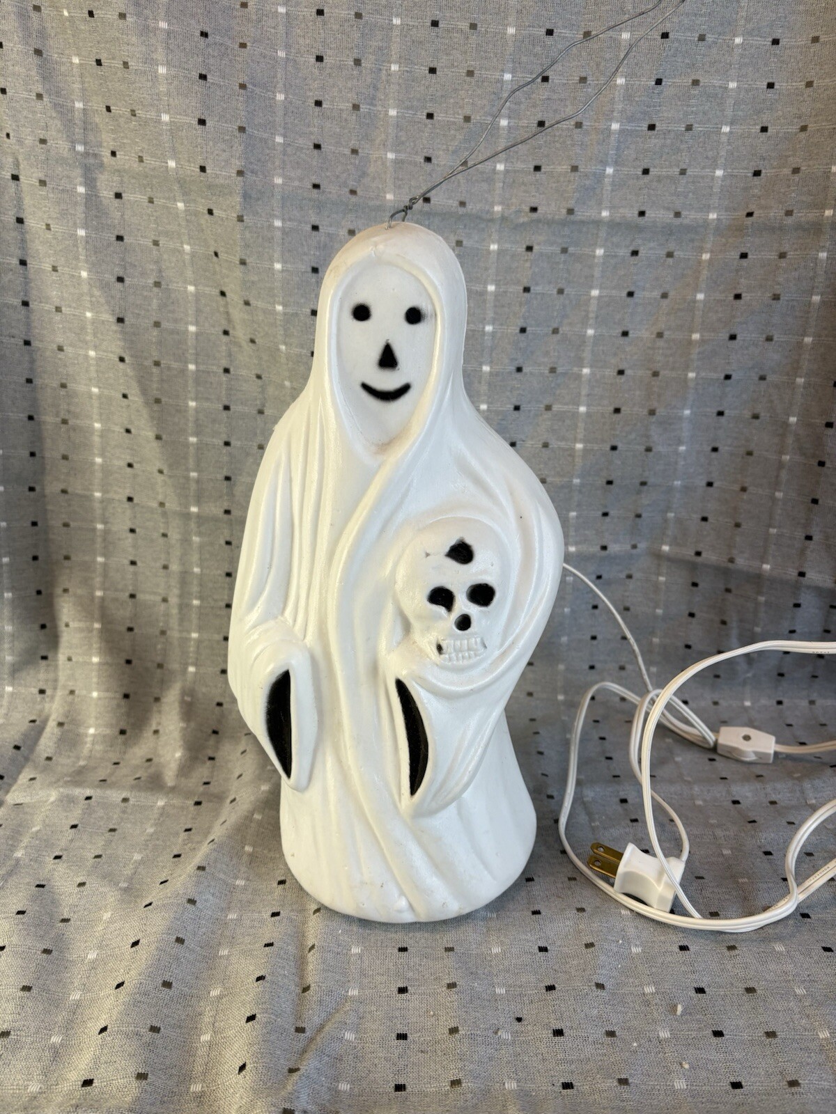 Vintage Bayshore Halloween Robed Ghost Holding Skull Blow Mold 13” Works Great