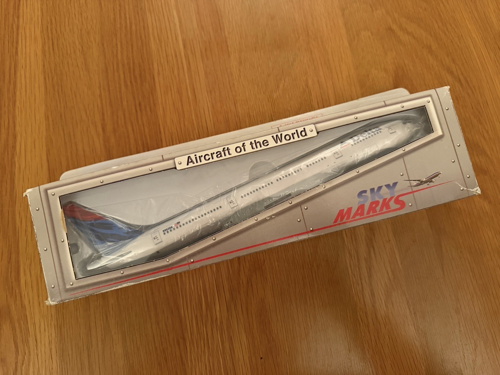 DELTA Airlines Boeing 777 Large Model Solid Resin 777-200 US Skymarks 051 N863DA