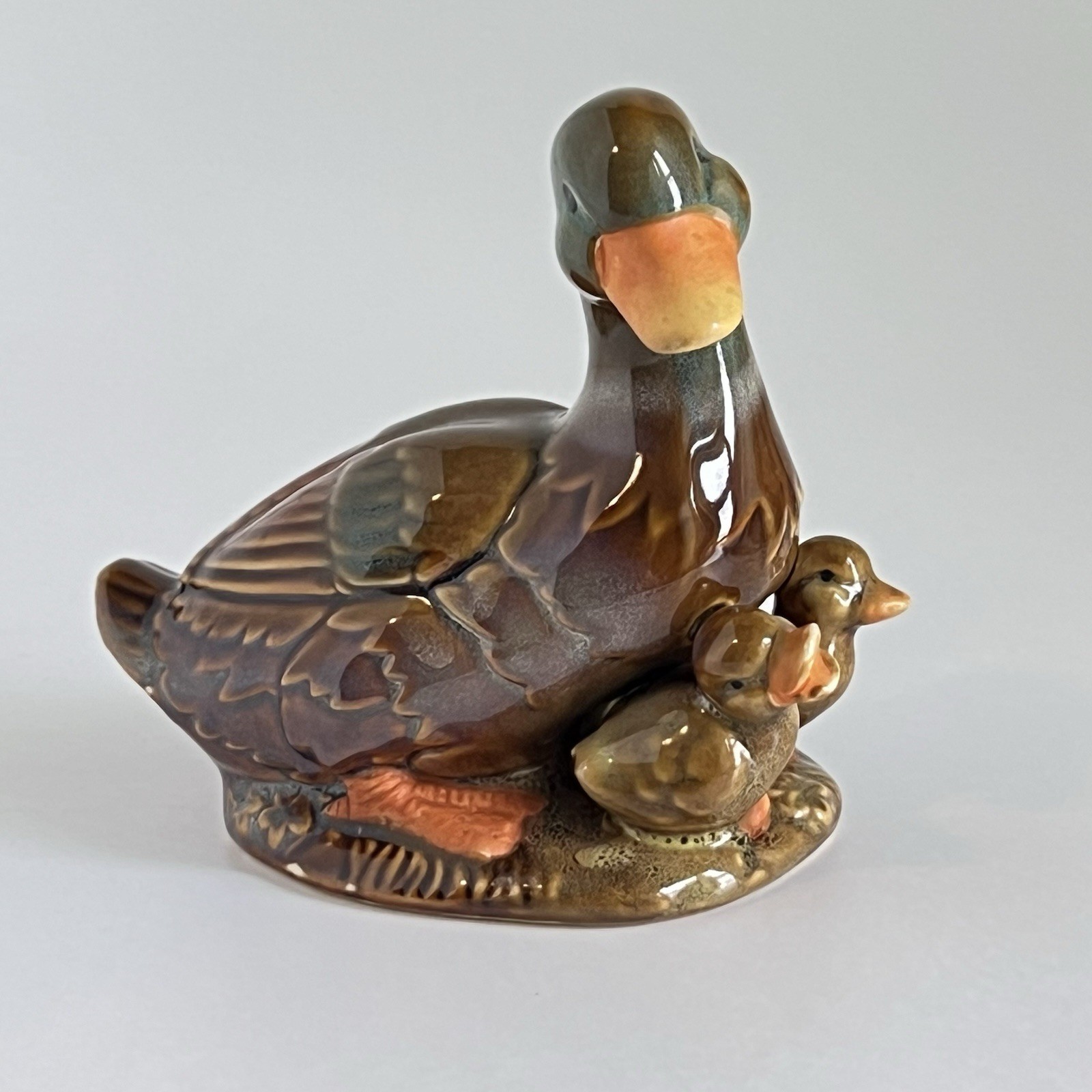 Mama Duck & Baby Ducklings Figurine Green Brown Glaze Avian Waterfowl 5” Mama Duck & Baby Ducklings Figurine Green Brown Glaze Avian Waterfowl 5”