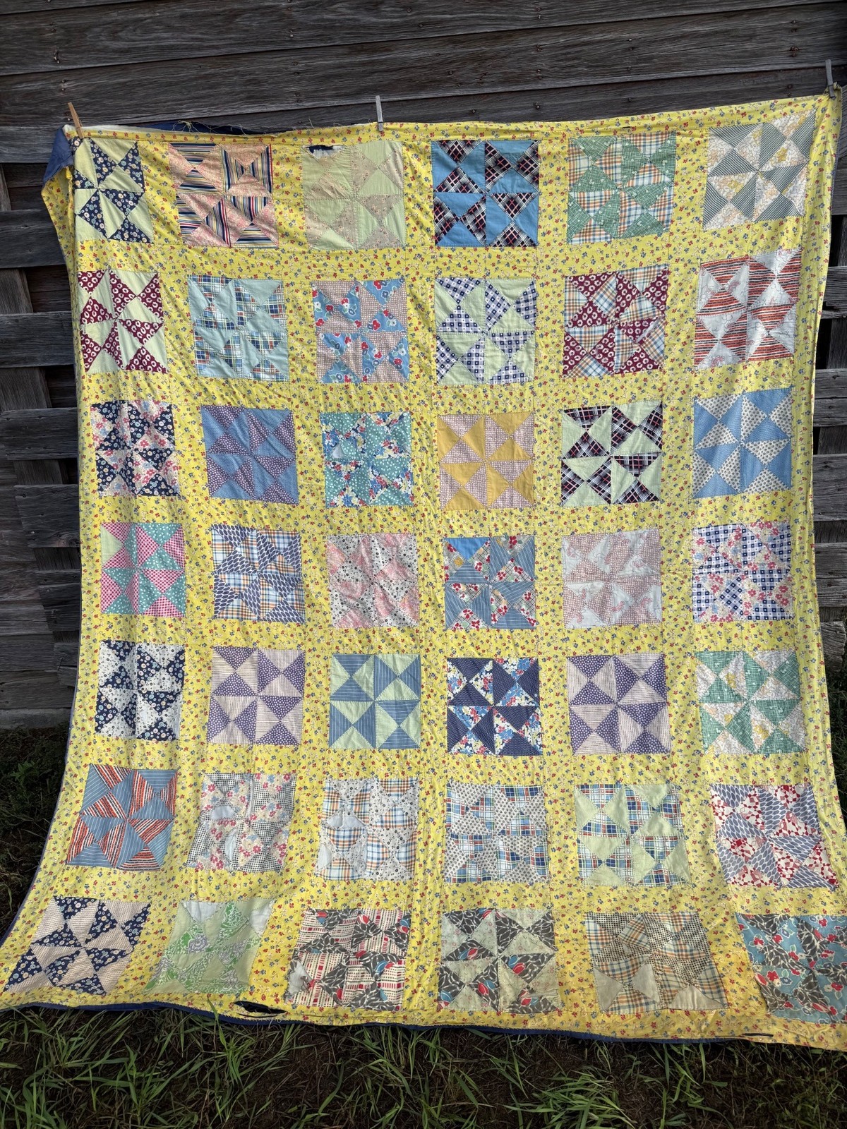 Antique 1930s Feedsack Fabric Pinwheel Pattern Cutter TLC Quilt 89x78\