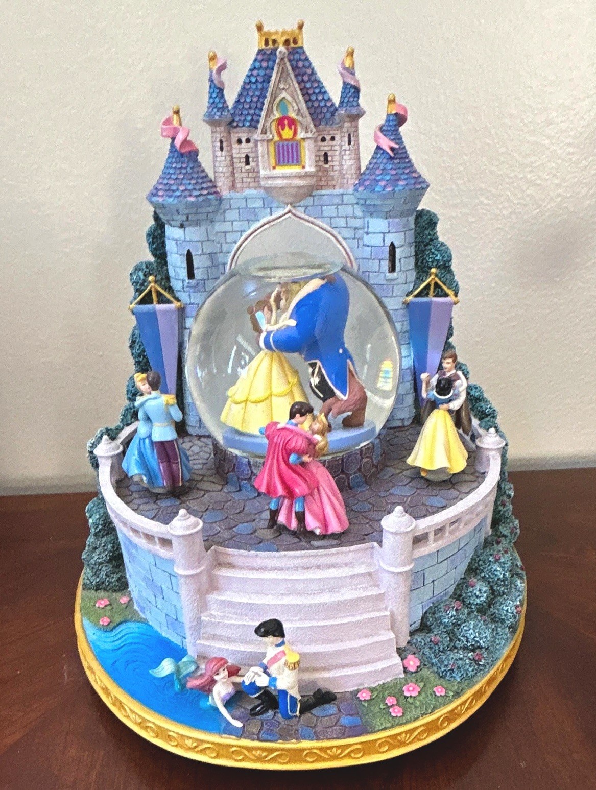VTG 2003 Disney Dancing Princesses Castle Music Snow Globe “Once Upon a Dream” VTG 2003 Disney Dancing Princesses Castle Music Snow Globe “Once Upon a Dream”