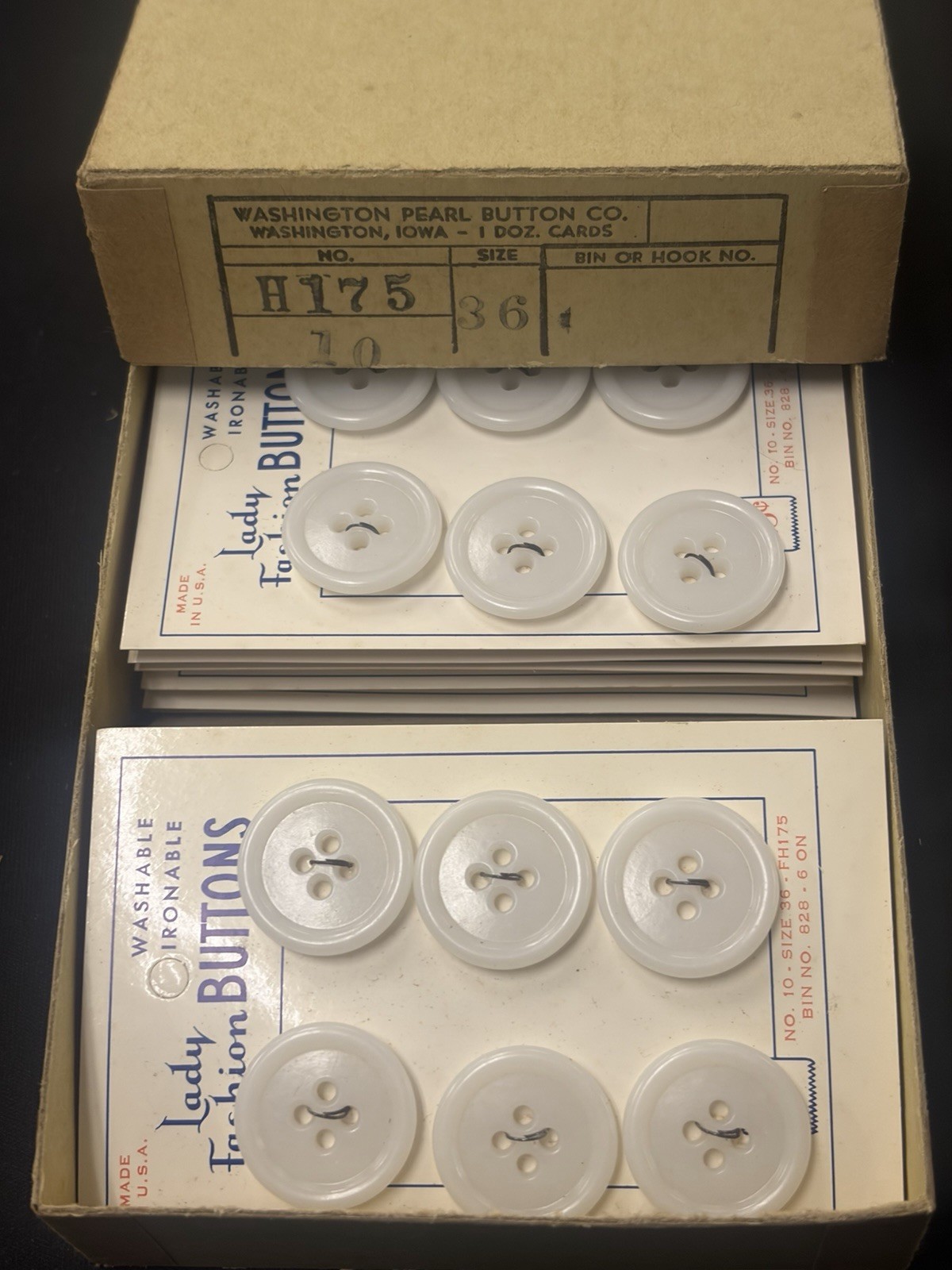 Vintage Lady Fashion Buttons Washington Pearl Button Co Size 36 NOS 12 Cards