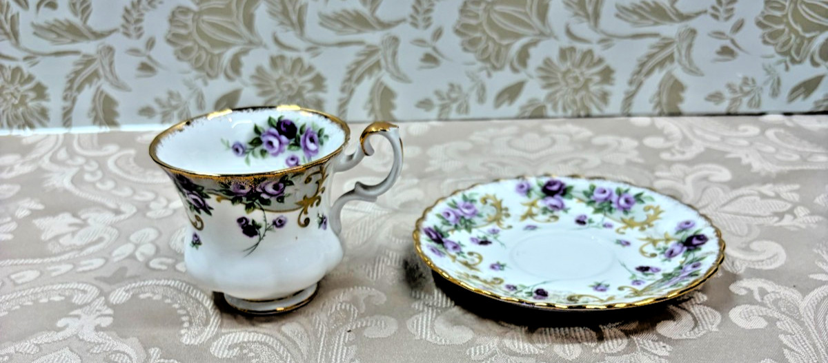 Vtg Royal Albert Lavinia Teacup Saucer Set Sheraton Series Bone China England