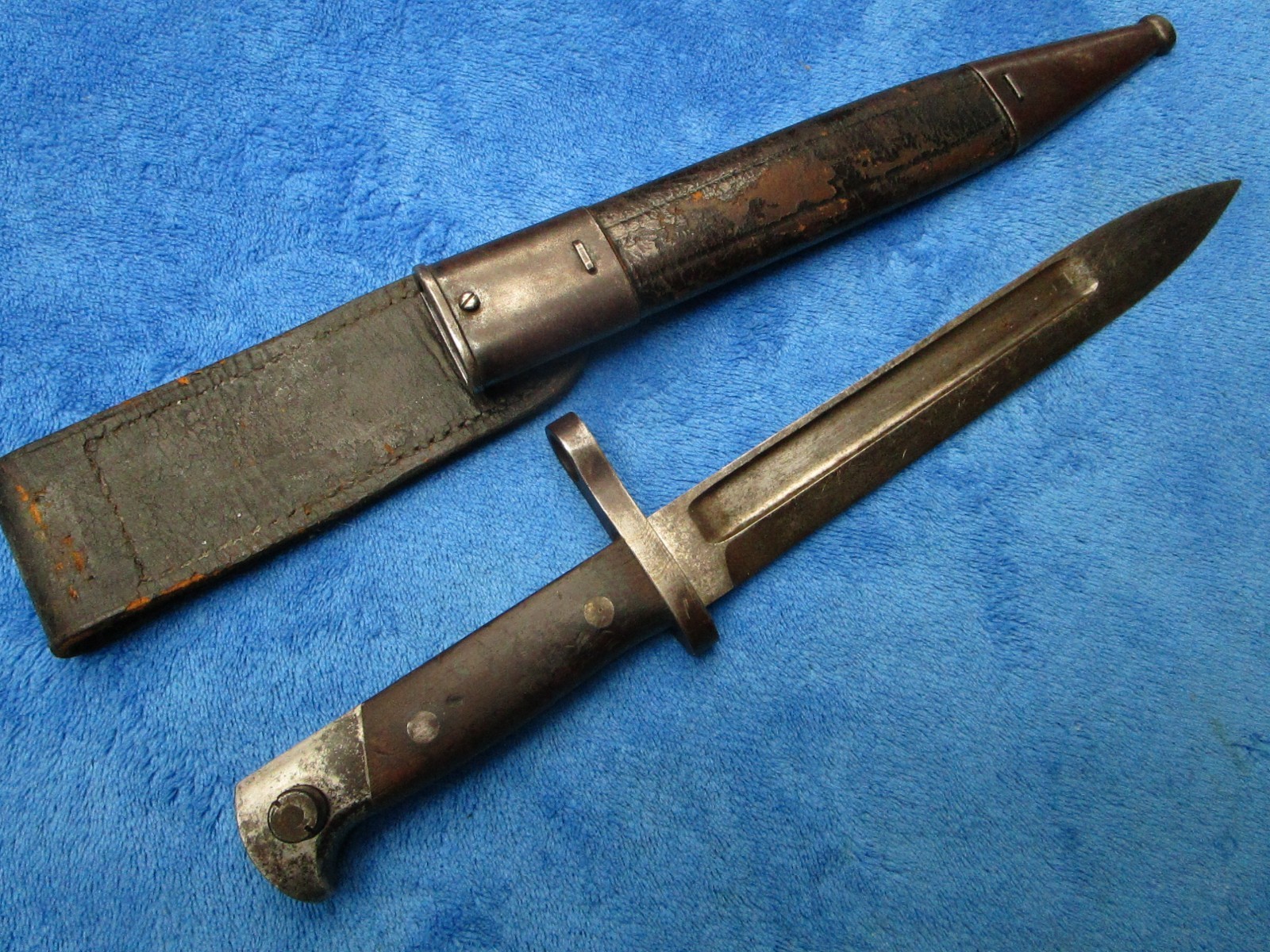 ANTIQUE ORIGINAL US M1895 LEE NAVY WINCHESTER OR REMINGTON BAYONET AND SCABBARD ANTIQUE ORIGINAL US M1895 LEE NAVY WINCHESTER OR REMINGTON BAYONET AND SCABBARD