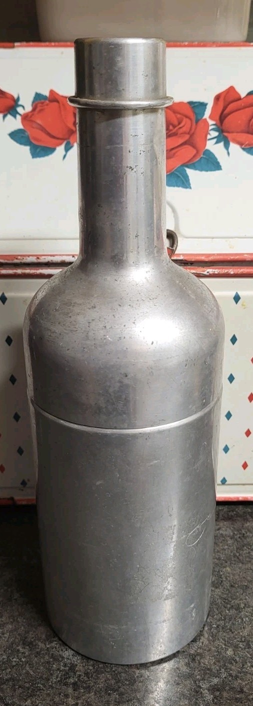 Simon's Havana Montreal ALUMINUM BOTTLE SHAPED CIGAR HUMIDOR (Box) 1940s Canada Simon's Havana Montreal ALUMINUM BOTTLE SHAPED CIGAR HUMIDOR (Box) 1940s Canada