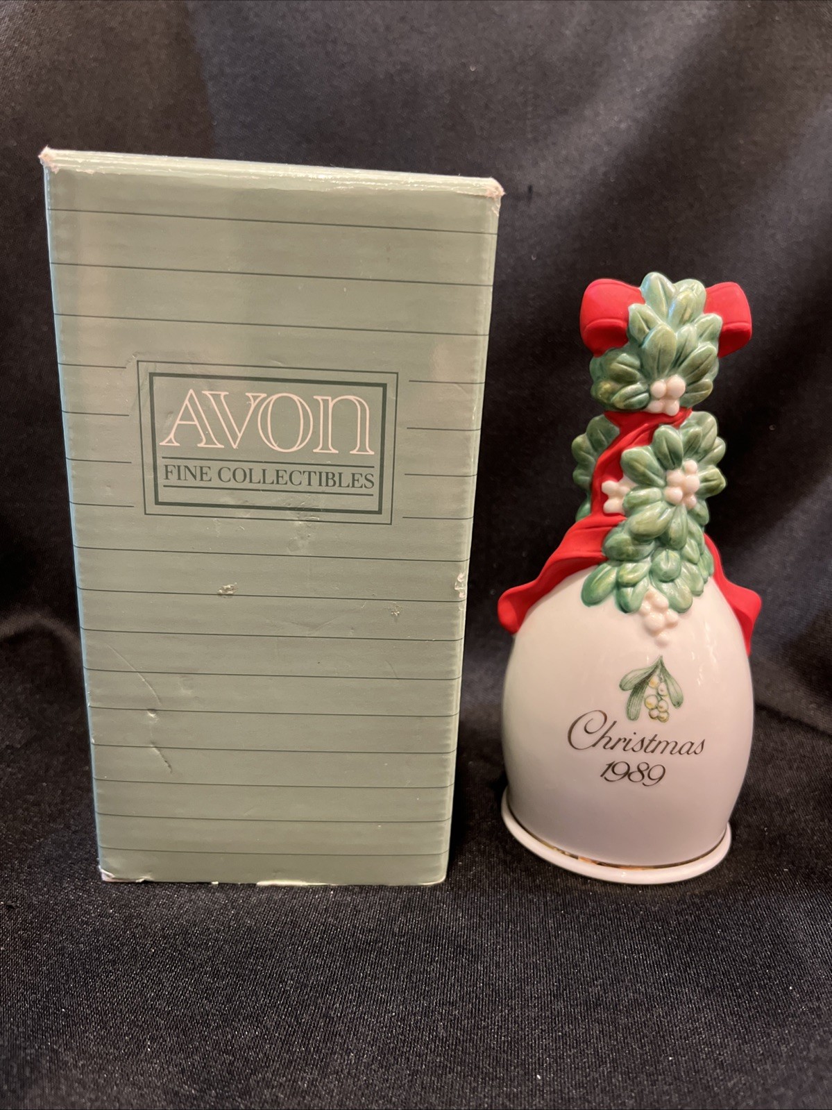 NEW NOB NOS VTG Avon 1989 Porcelain Christmas Bell Under Mistletoe Original Box