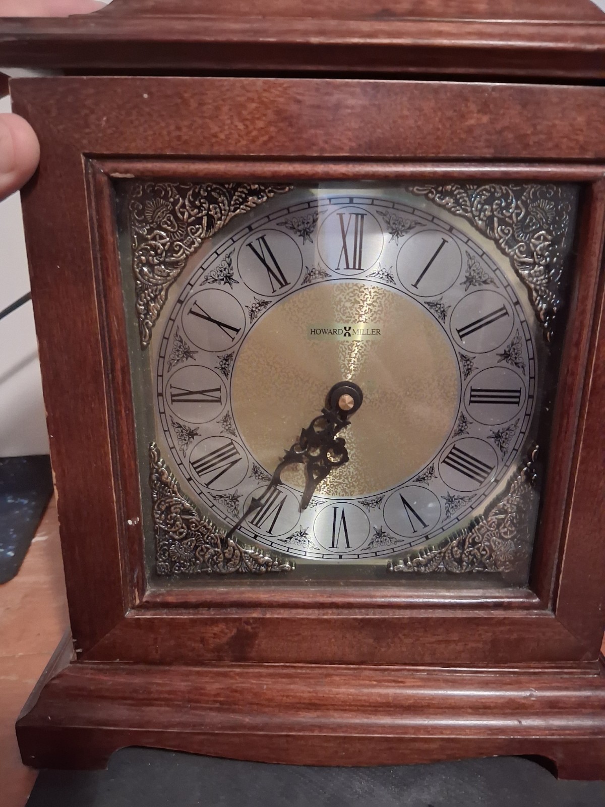 Vintage Howard Miller 800-122 Continuum  Quartz Cherry Mantle Clock