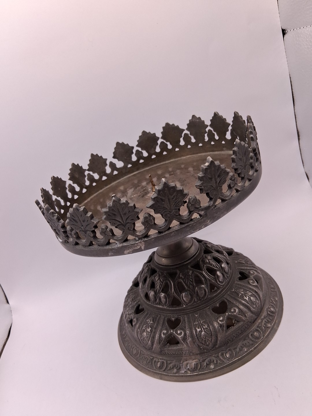 Vtg. Antiq Finish Uniq Leaf Crown Shaped Candleholder W Central Spike.Filigree. 