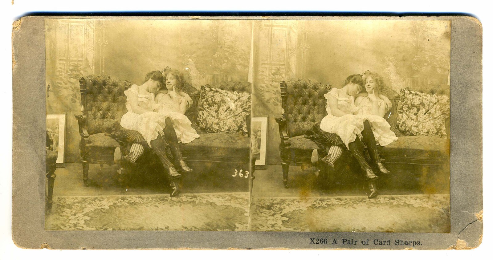 STEREOVIEW – CA 1900 – RISQUE -TWO SEMI -CLOTHED YOUNG WOMEN ON SOFA STEREOVIEW – CA 1900 – RISQUE -TWO SEMI -CLOTHED YOUNG WOMEN ON SOFA