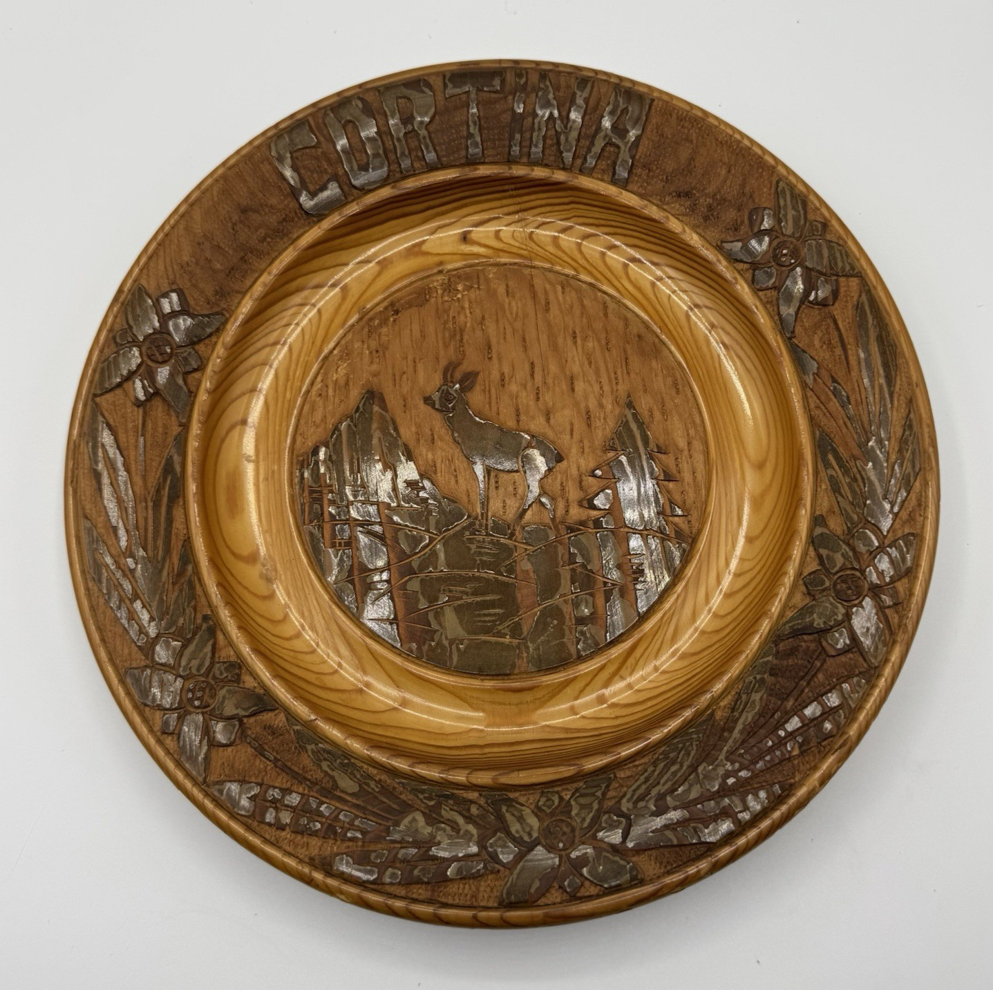 Vintage Cortina Carved Wood Deer Outdoor Decorative Plate 10\