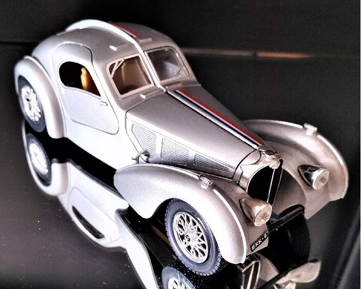 VINTAGE BURAGO BUGATTI ATLANTIC 1936 1/24 MODEL CAR '70 COLLECTIBLE XX