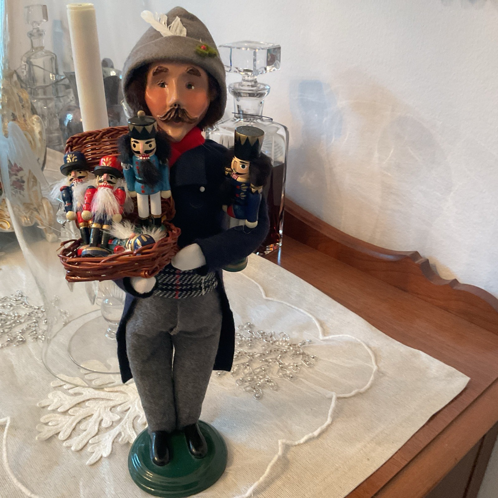 VTG Byers Choice Carolers Crier Vendor Man with Nutcrackers Basket 2003 