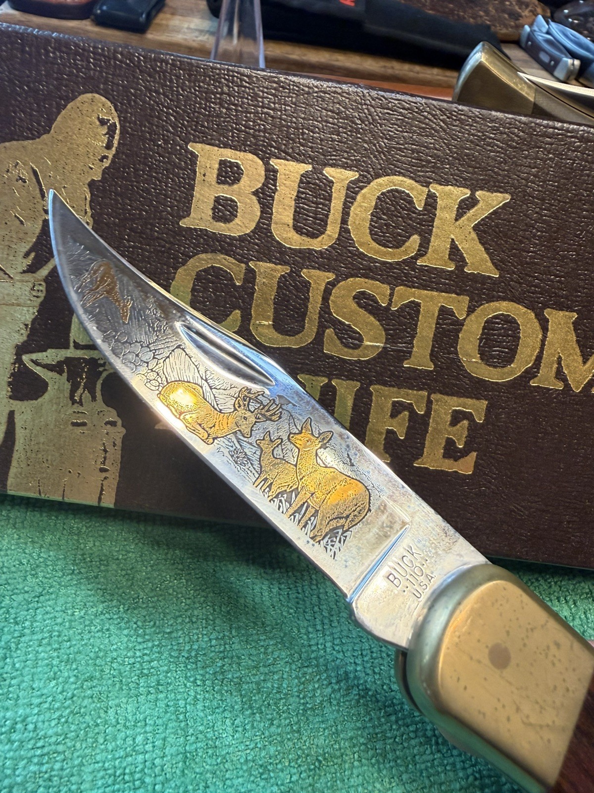 Four Dot Buck 110 Hunter Custom Gold Etched Knife Box Serial Number Display USA