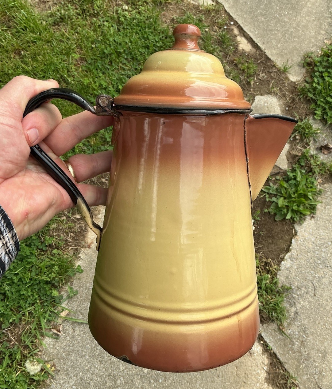 RARE BUTTERSCOTCH CREAM TWO TONE FADE COFFEE POT Graniteware Enamelware ANTIQUE