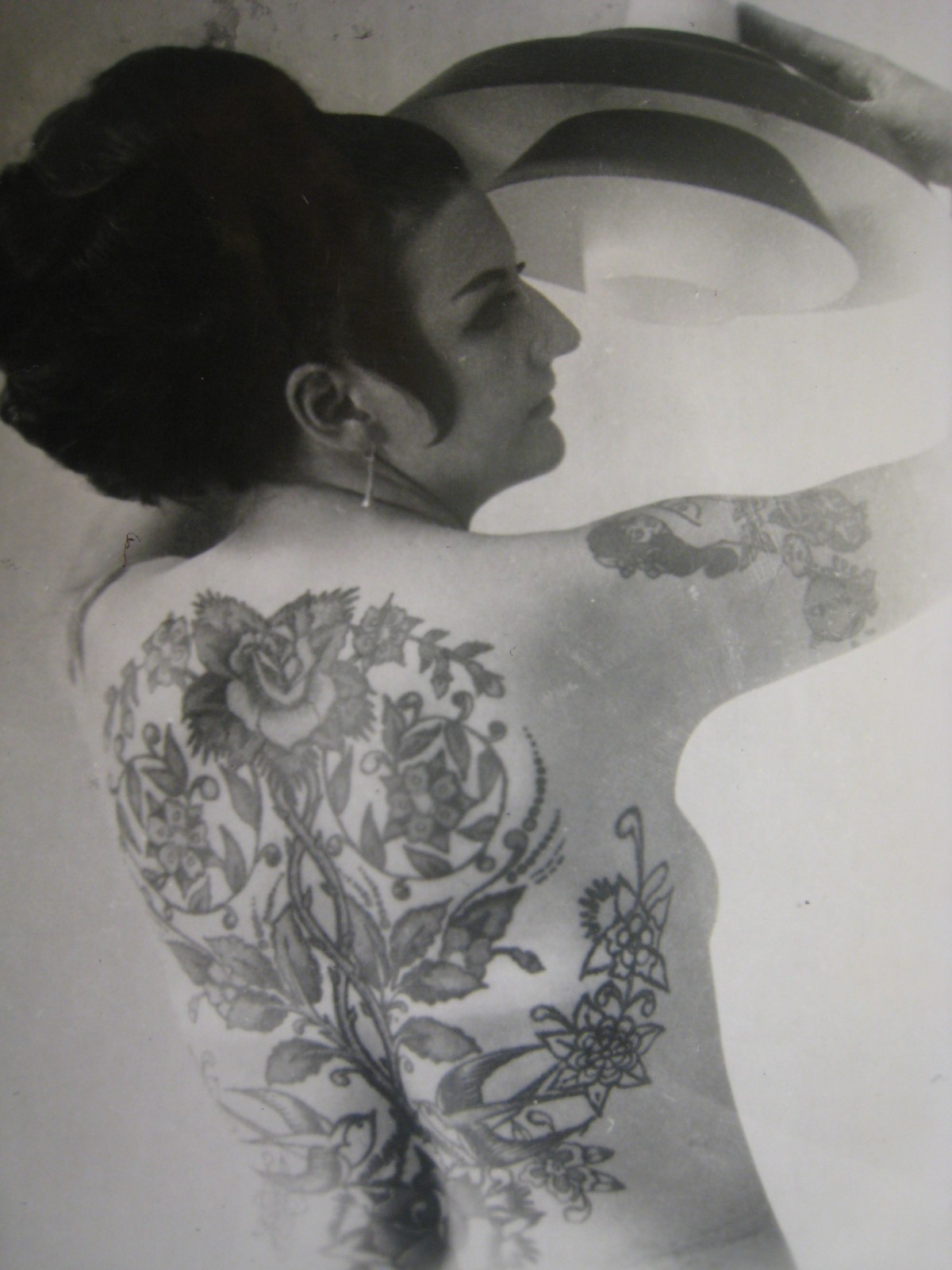 Scarce, early, Photo ... , TATTOOED LADY ... KOBEL # T-1396, back tattoo, rose Scarce, early, Photo ... , TATTOOED LADY ... KOBEL # T-1396, back tattoo, rose