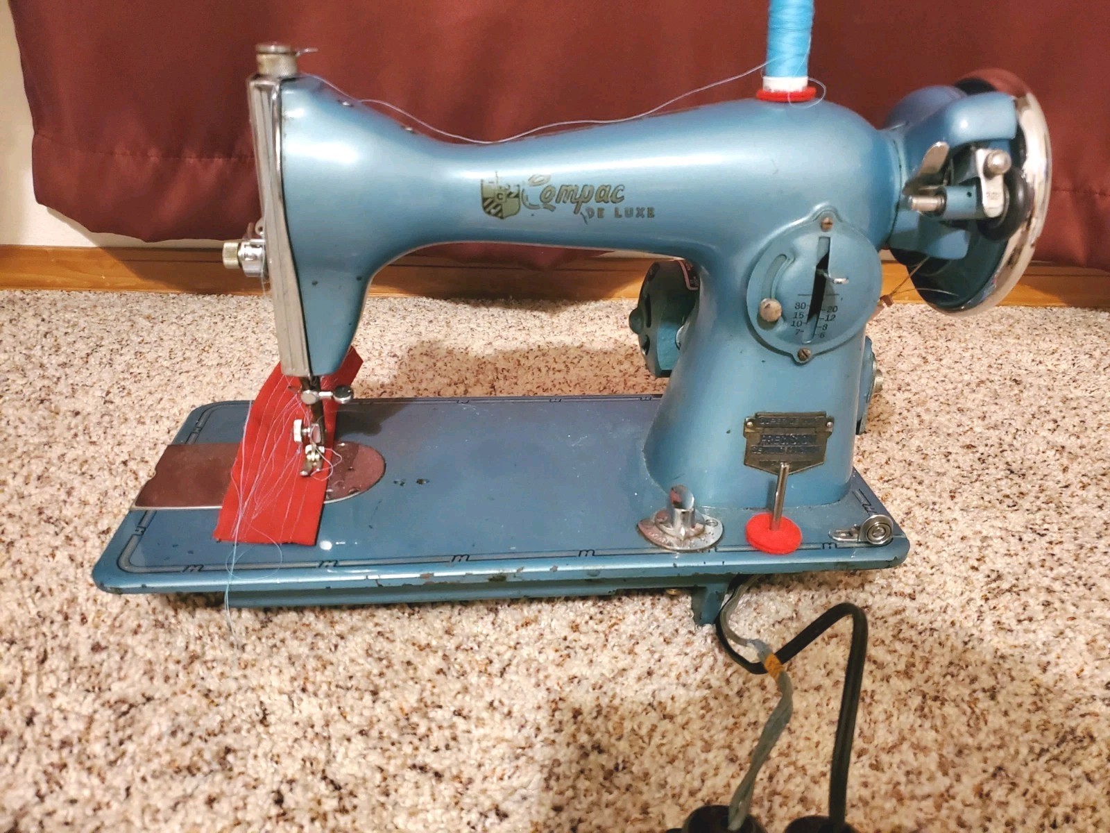 Vintage Super Deluxe Universe Precision Sewing Machine