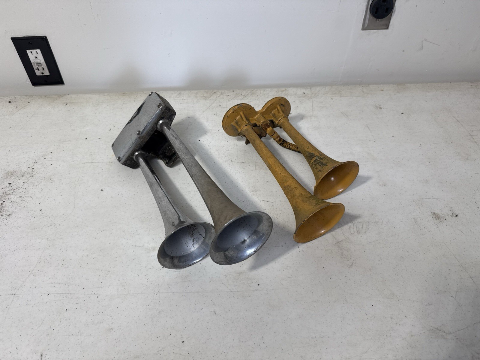 Vintage Truck Airhorns Lot of 2 Air Horns